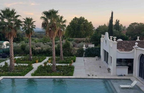 Aix-en-Provence House | chambre Aix-en-Provence·swiming Pool.Garden.Vue.marble bathroom.palm grove.