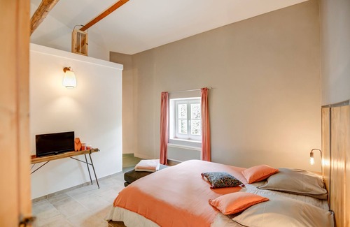 Pont-Saint-Esprit House | Chambre d'hôte Vignes - Provence Occitane