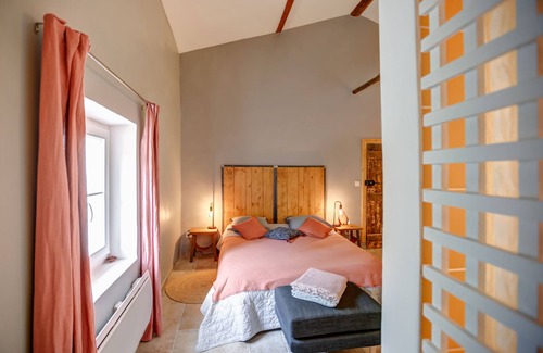Pont-Saint-Esprit House | Chambre d'hôte Vignes - Provence Occitane