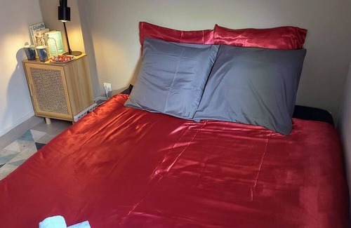 Nevers Bed & Breakfast | Chambre D'hôte Calme et Cosy, à 3min de la Gare, Avec un Grand lit de 160cm