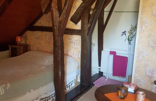 Saignes House | CHAMBRE D' HÔTE Domaine de la Vigne SAIGNES15240, 300 metres from all amenities