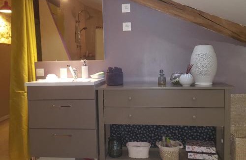 Chire-en-Montreuil Bed & Breakfast | Chambre d'hôtes chez Denis et Margot