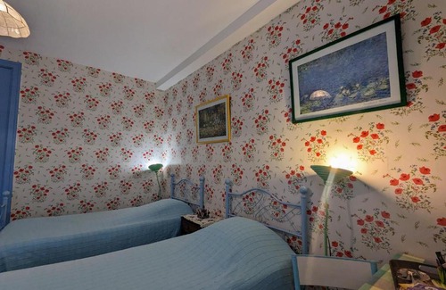 Pellevoisin Bed & Breakfast | Chambre Glycine avec salon de jardin et parking, proche châteaux de la Loire - FR-1-591-506