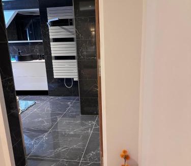 Domagne House | Chambre privée avec salle de bain