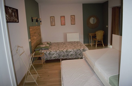 Lestrade-et-Thouels Bed & Breakfast | Chambre "tribu" Pour un Moment en Famille ou Entre Amis Dans un Cadre Agréable