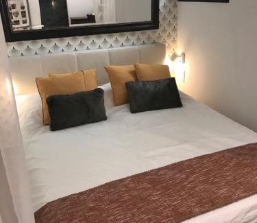 Saint-Germain-en-Laye House | Chambre via Natina