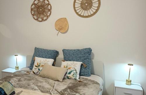Saint-Martin-d'Ardeche Bed & Breakfast | Chambres d'hôtes & jacuzzi - A l'ombre des amandiers