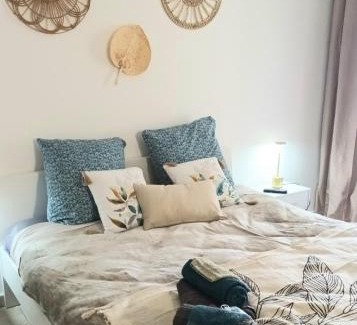 Saint-Martin-d'Ardeche Bed & Breakfast | Chambres d'hôtes & jacuzzi - A l'ombre des amandiers
