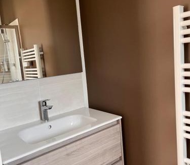 Lanvollon Bed & Breakfast | Chambres d'hôtes avec piscine chauffée de mai à sept ,TERRA COTTA et TAUPE