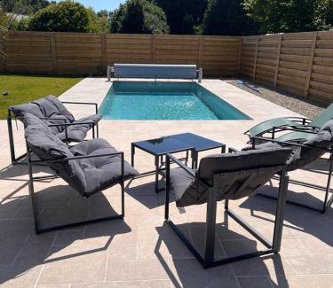 Lanvollon Bed & Breakfast | Chambres d'hôtes avec piscine chauffée de mai à sept ,TERRA COTTA et TAUPE