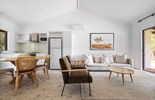 Margaret River House | ChambrxE9 Estate Grenache - spacious elegant luxury