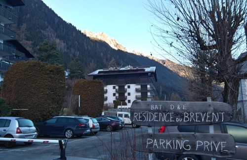 Chamonix City Centre Apartment | CHAMONIX superb stud 2/3 pers, private residence, parking, ski lift access