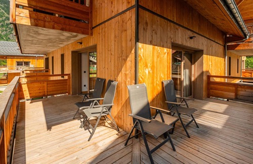 Champagny-en-Vanoise Apartment | Champagny 4 pers, 68m² with Balcony, Parking and Wi-Fi