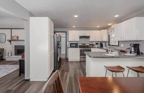 Appleton House | Champion Center Accommodations - 6 beds, 2 bath