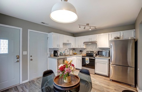 Hamilton House | ChampionHill - Pick & Roll into Spooky Nook 2BD Townhome with Off Street Parking