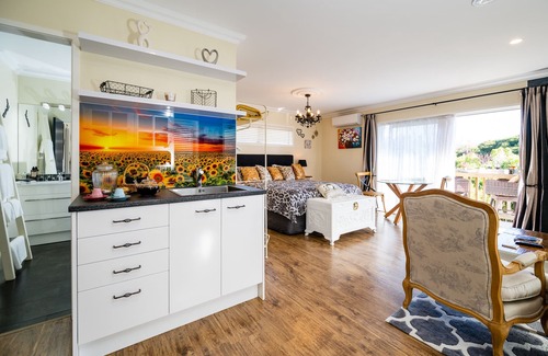 Welcome Bay Apartment | Chandelier - Luxury Guest Suite with Private Bathhouse
