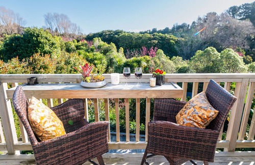Welcome Bay Apartment | Chandelier - Luxury Guest Suite with Private Bathhouse