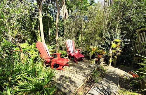 Welcome Bay Apartment | Chandelier - Luxury Guest Suite with Private Bathhouse
