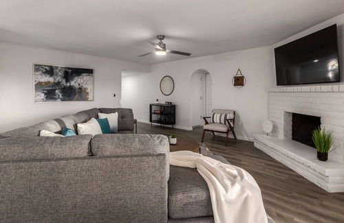 Chandler House | Chandler Heated Pool! Fun Backyard! 2 King Rooms!