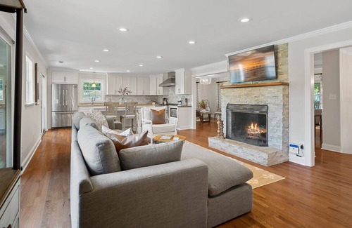 Cornelius House | Changes in Latitude by SoCharm | Tranquil Shores