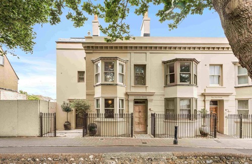 Shoreham-by-Sea House | Chantry House with Free Parking | By My Getaways