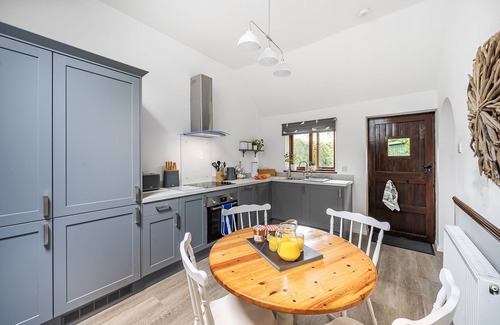 Winterborne Kingston Cottage | Chapel Cottage - sleeps 4 guests in 2 bedrooms