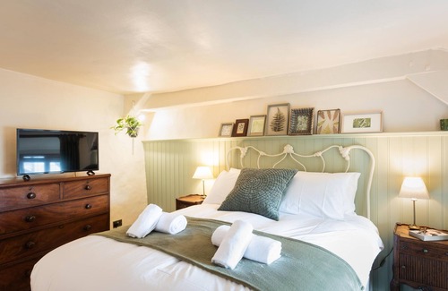 Uffculme Cottage | Chapel Cottage - a traditional cottage sleeping 2 guests