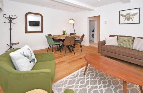 Sandbach House | Chapel House by YourStays - Two bed cottage in Market Town of Sandbach, high end finish