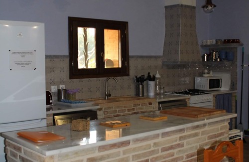 Costa Dorada Villa | Charming stone villa for 10 people, private and fenced pool, and barbecue