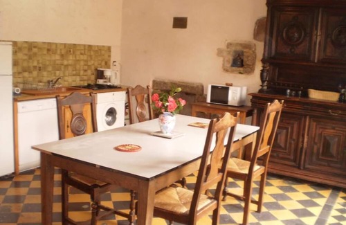 Cleder House | character cottage in stone