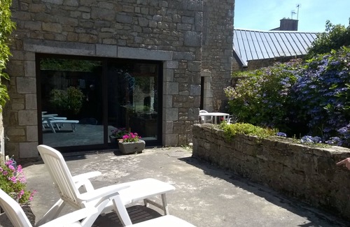 Cleder House | character cottage in stone