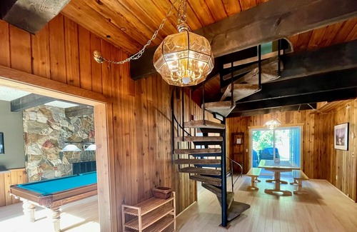 Swansea Point House | Character Home, Pool Table, 2 min walk to Beach, Hot Tub, Fenced Yard