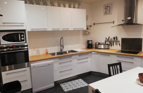 Blaye House | Character house, 3 bedrooms, 3 bathrooms, large living room, wood burning stove