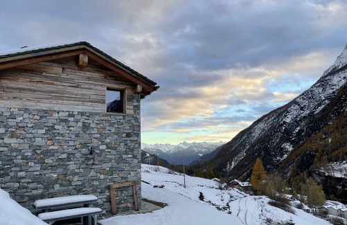Chiesa in Valmalenco Cabin | Characteristic lodge surrounded by nature near the ski facilities.