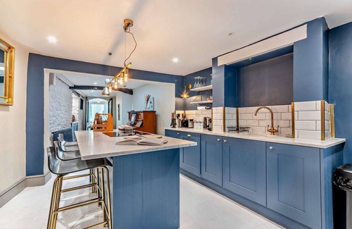 Tetbury Cottage | Characterful family friendly Cottage - Elephant Cottage