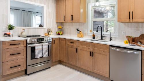 New Paltz House | Charcoal Chalet by AvantStay A Design w Firepit