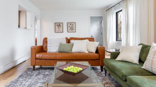 New Paltz House | Charcoal Chalet by AvantStay A Design w Firepit