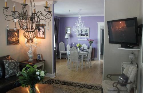 South Lethbridge House | Charles Street Vacation Home