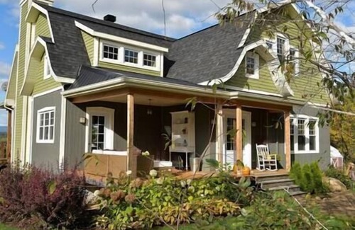 Saint Aime Des Lacs Ski Chalet | Charlevoix - Chalet Despins
