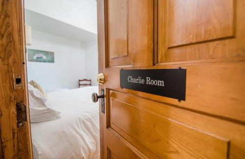 Central Lake House | Charlie Room BW Boutique Hotel
