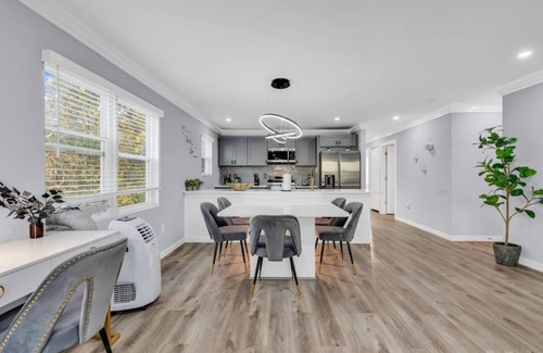 Villa Heights House | Charlotte Spacious Home