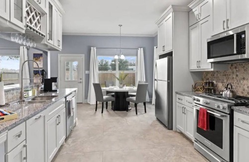 Spring Branch East House | Charm 2 near Downtown & Galleria