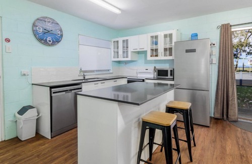 Bongaree Apartment | Charm and Comfort on Bribie
