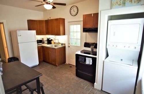Scottsville Apartment | ⋆Charm and Convenience 2BR in Downtown Scottsville