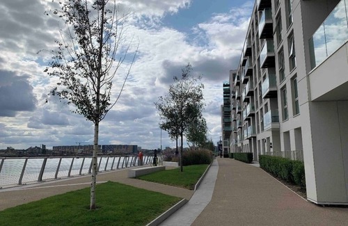 Docklands Apartment | Charm & Convenience | 3 Bed | Near ExCel London