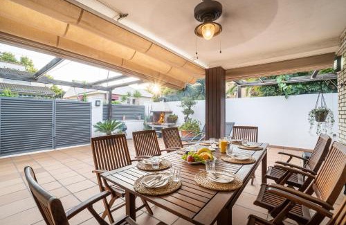 Cambrils House | "Charm & Cozy 4BR - 3BA with Pool & Barbecue"