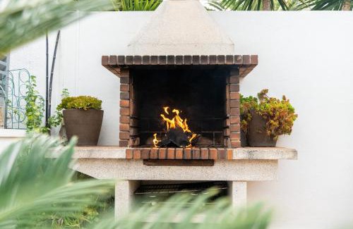Cambrils House | "Charm & Cozy 4BR - 3BA with Pool & Barbecue"