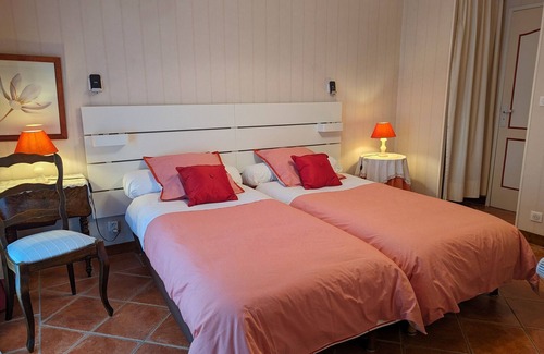 Tavers Bed & Breakfast | Charm in the Heart of Loire Valley with Wifi