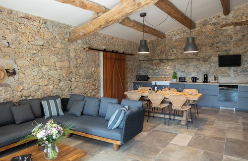 Gonfaron Apartment | Charmant et spacieux gîte pour 6 personnes au coeur d'un vignoble varois