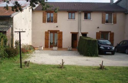Saulmory-et-Villefranche House | Charmant gîte historique près de Verdun, 3 chambres, cheminée, terrasse, parking, animaux acceptés - FR-1-585-15